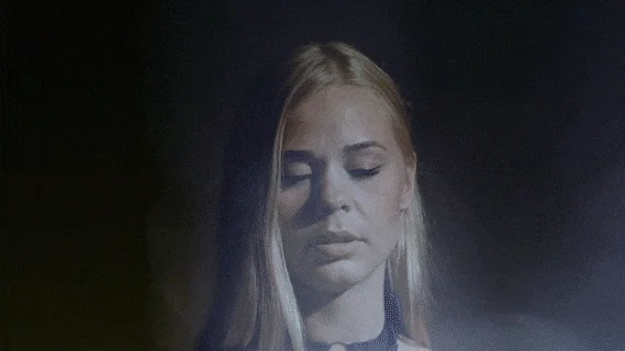 Je le ferais pour toi si je le pouvais. Mais pour l'instant, attrapez la récolte et commencez à la faire glisser contre votre menton et votre mâchoire.
