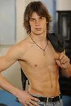 Pose shirtless