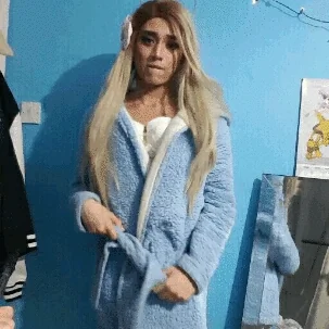 Se déshabiller pour impressionner