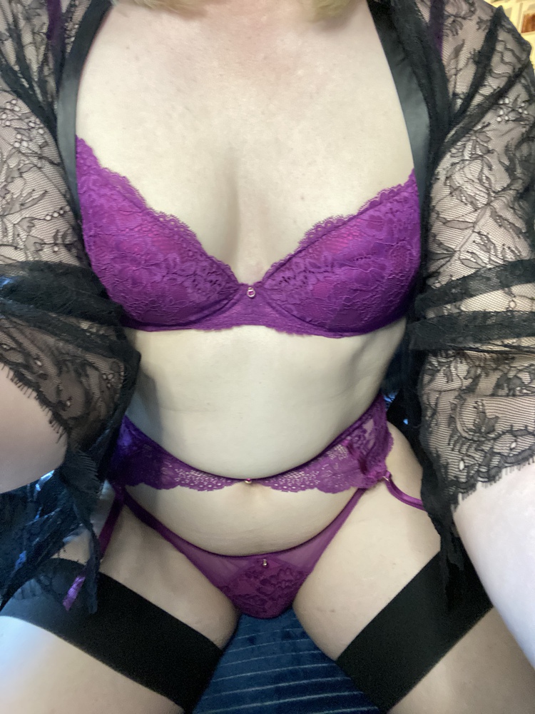 Juliet - Loving my new Lovense Toy ;) Cum play with it!! : Trans woman, one year on HRT, looking for some fun. It's not about winning, it's about having a good time xxx
I recently got a Lovense Hush, I'm really...
